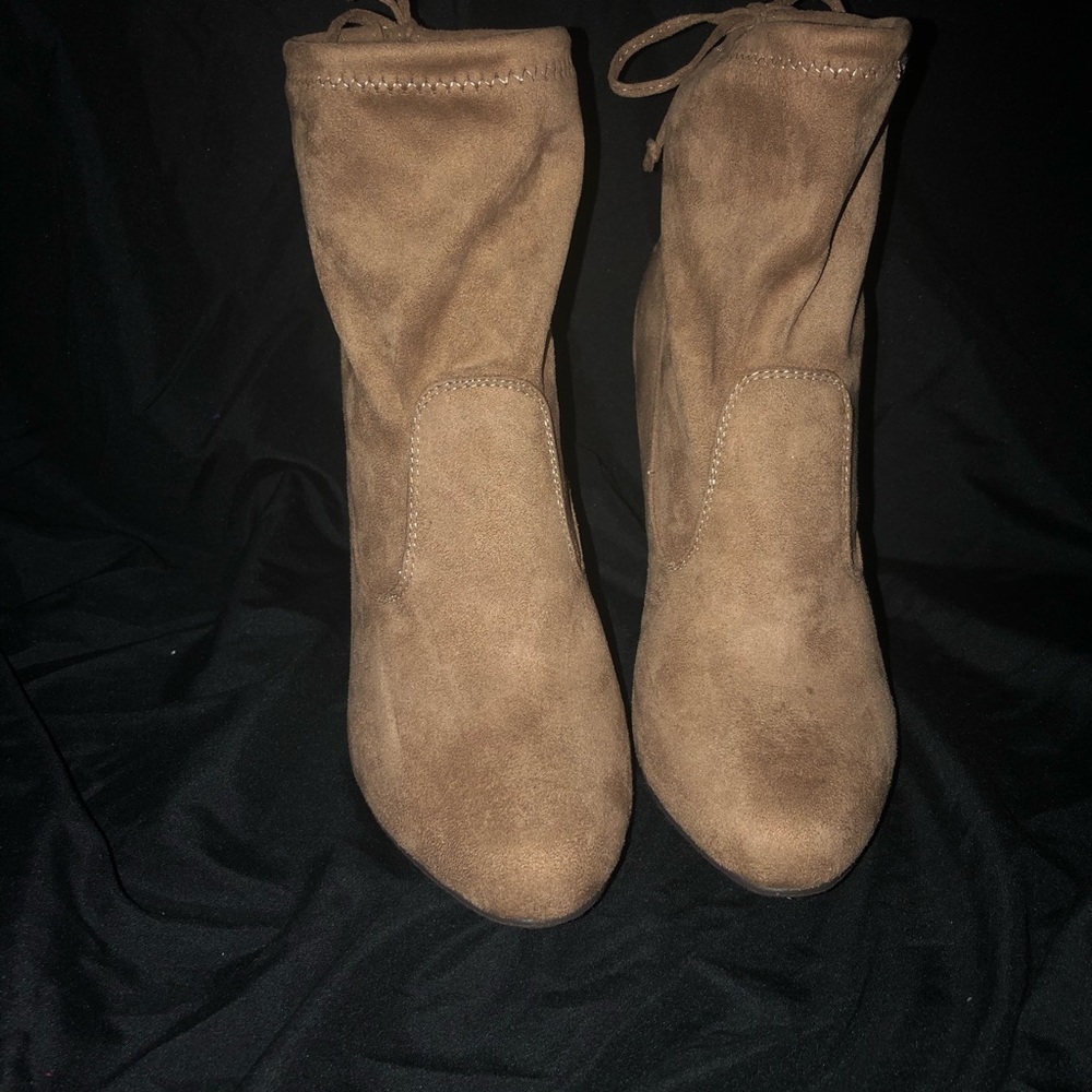Women’s  size 10 beige suede high heel booties